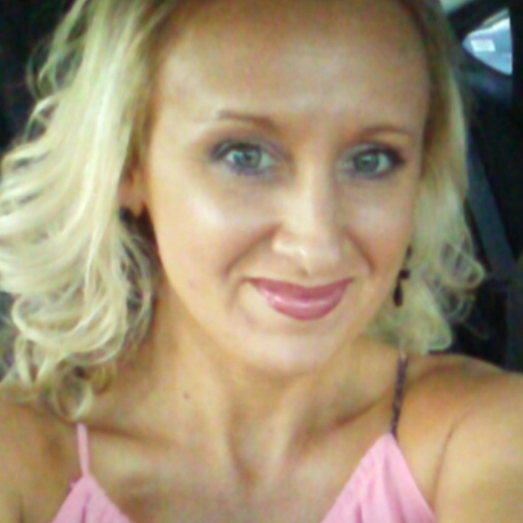 Meet your Posher, Sandy - Picture 2 of 2